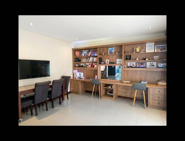 4 BEDROOM TOWNHOUSE FOR SALE IN IZINGA ESTATE